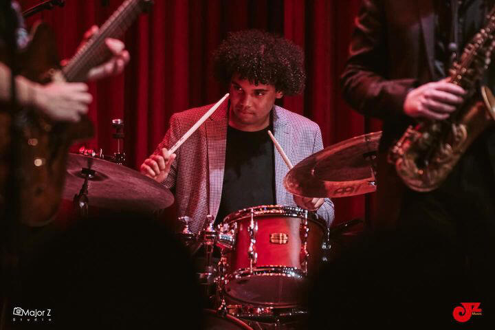 Anton Kot performing with Lang Xie in JZ Club, Shanghai, China : Major Z Photo